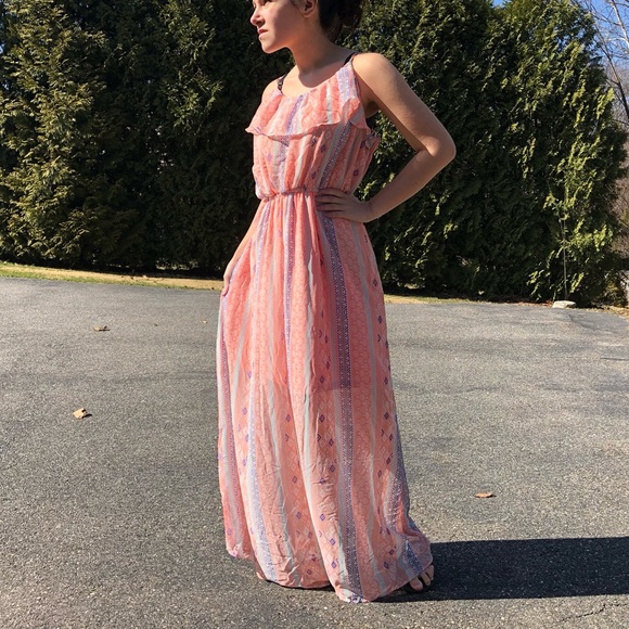 Dresses & Skirts - Pretty pink sleeveless spring dress